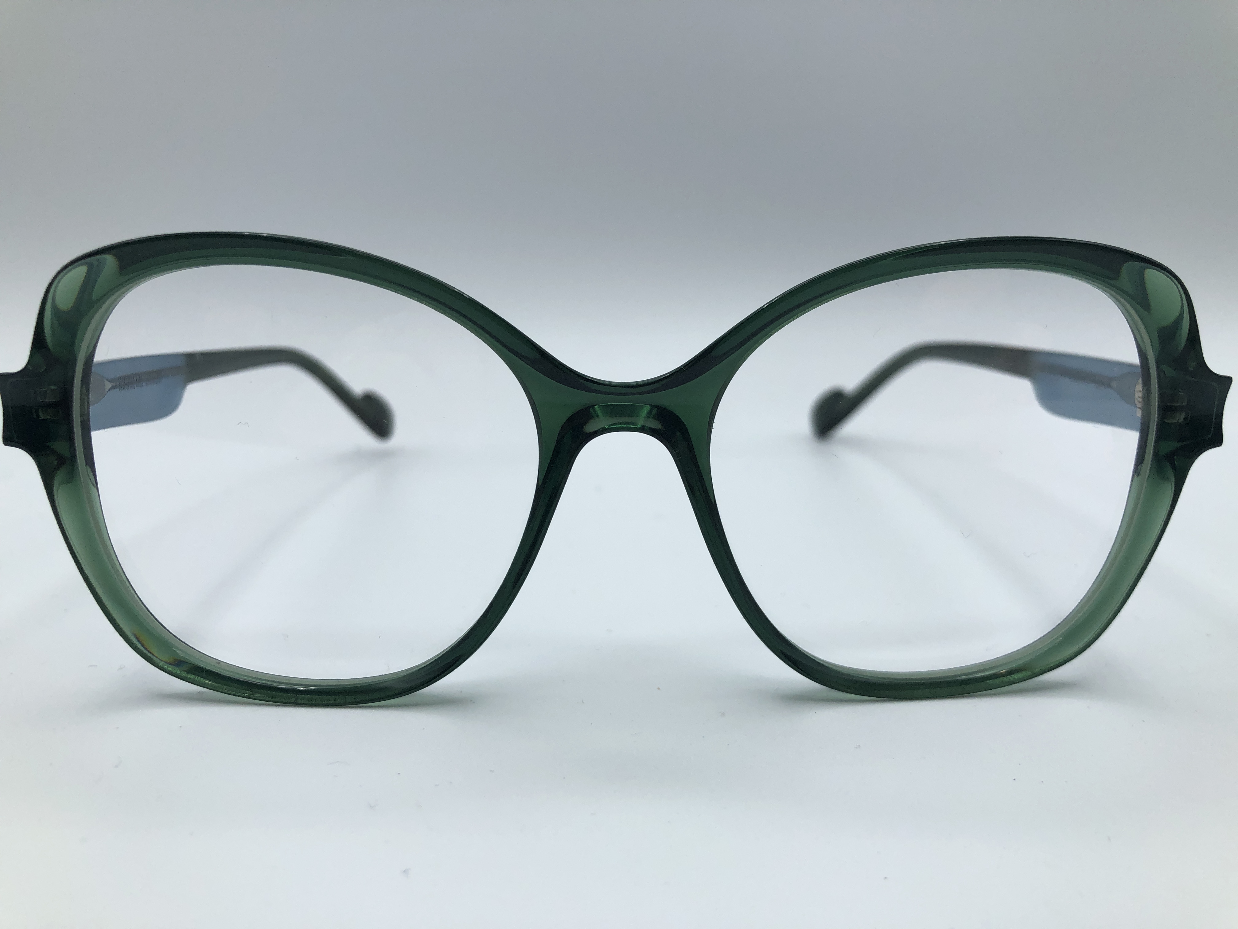 Caroline Abram Lilith 223